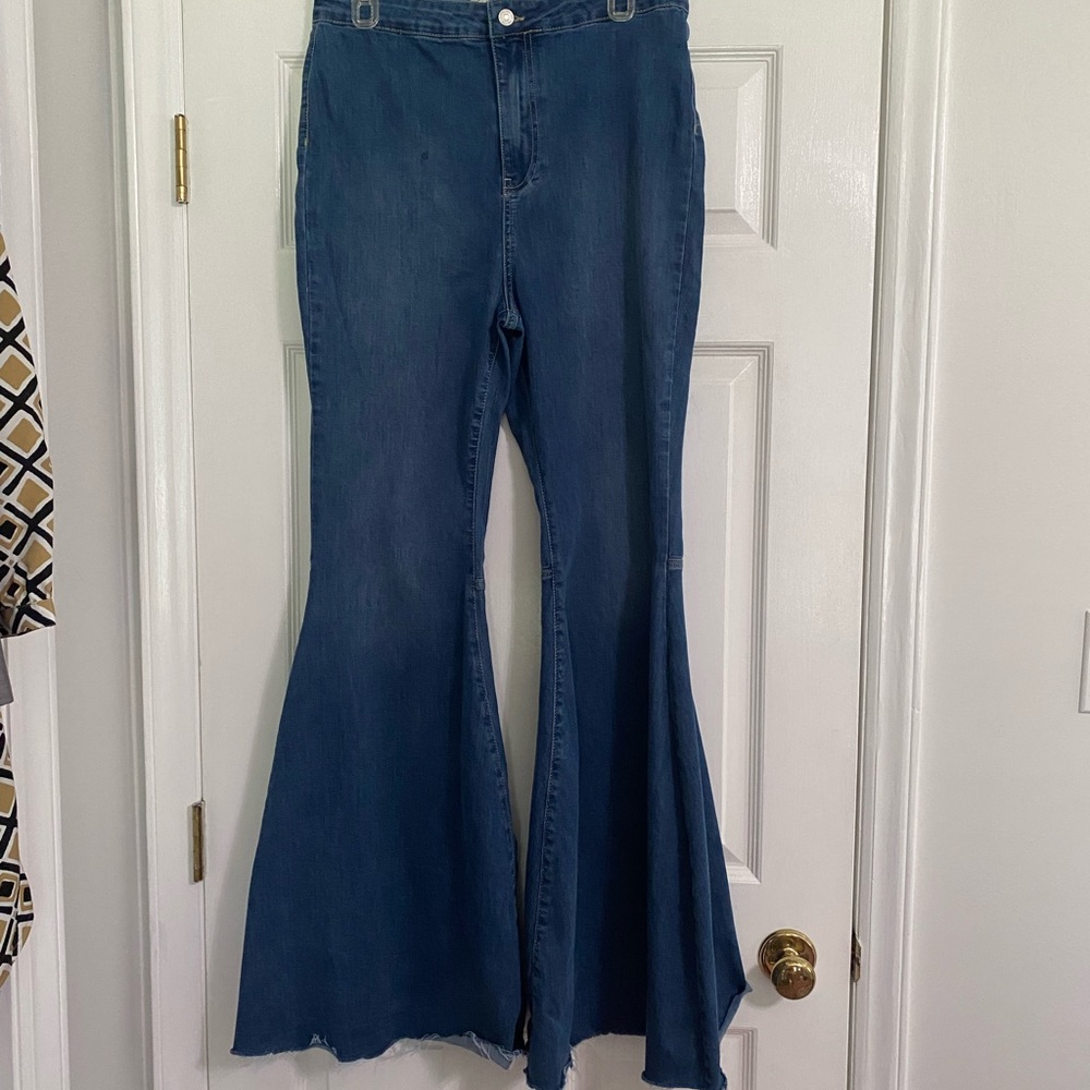 Free People Flare/Bell Bottom Jeans EUC